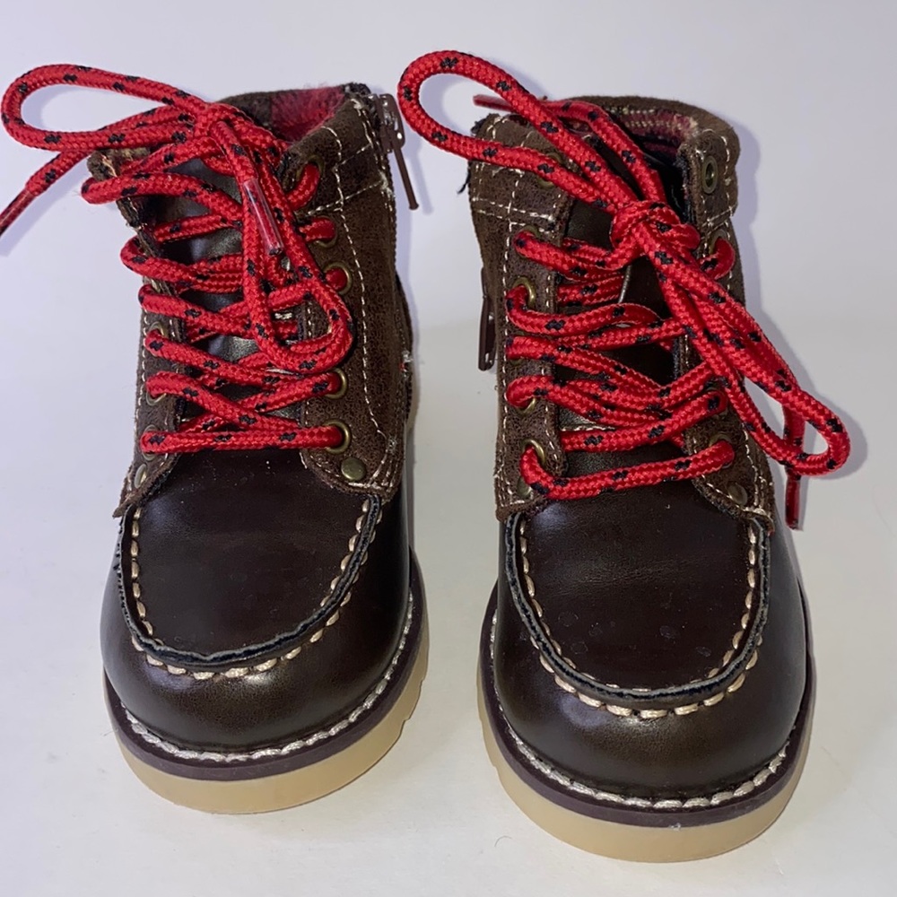 UNLISTED HIGH TOP BOOT SIZE 7